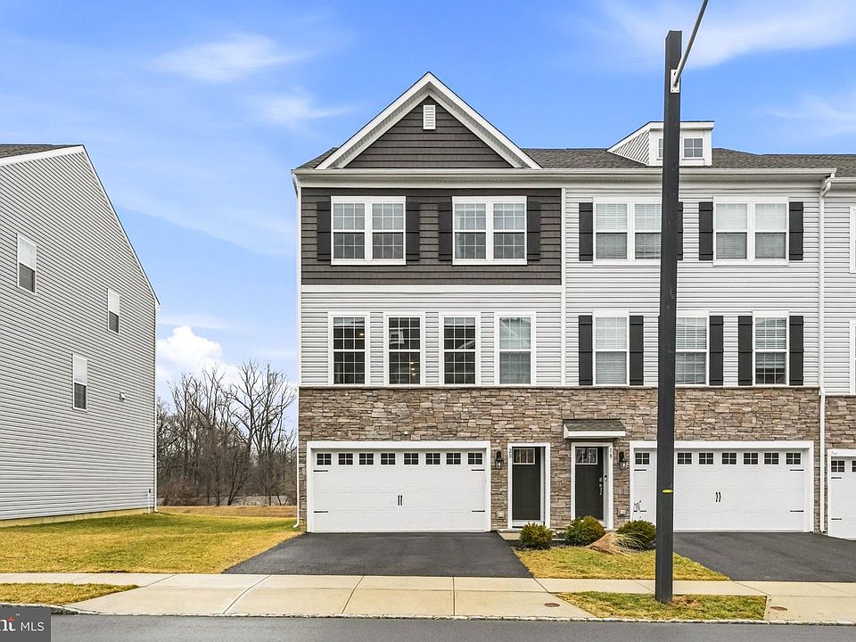 1st image of 20 Sisters Farmstead Rd