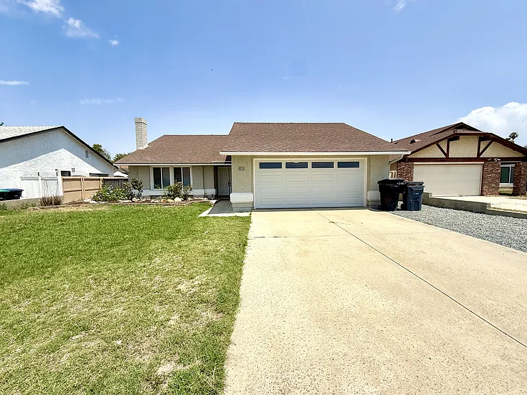 2382 Carlsbad Cir — Photo 2
