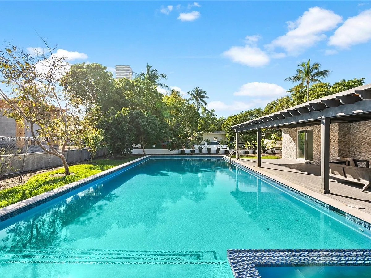Building Photo - 201 Golden Beach Dr