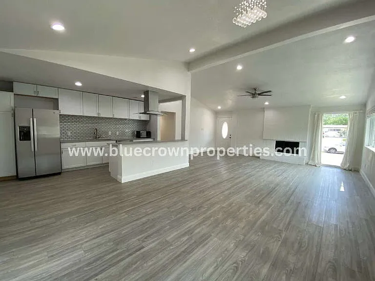 3035 Townsend Dr — Photo 5