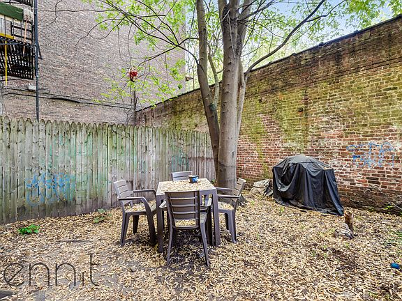 5th image of 571 Saint Johns Pl APT 1L