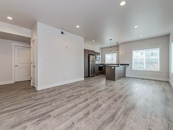 3rd image of 425 S 3 W #8203