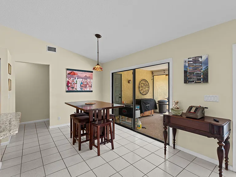 1707 Primrose Ln — Photo 15