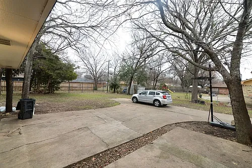 614 N Young Blvd Photo 1