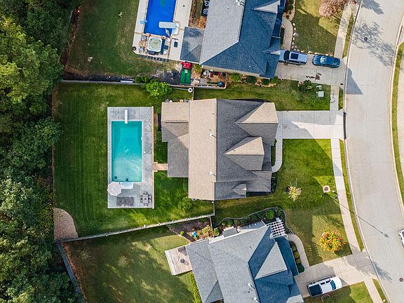 2nd image of 422 Kirkwood Drive