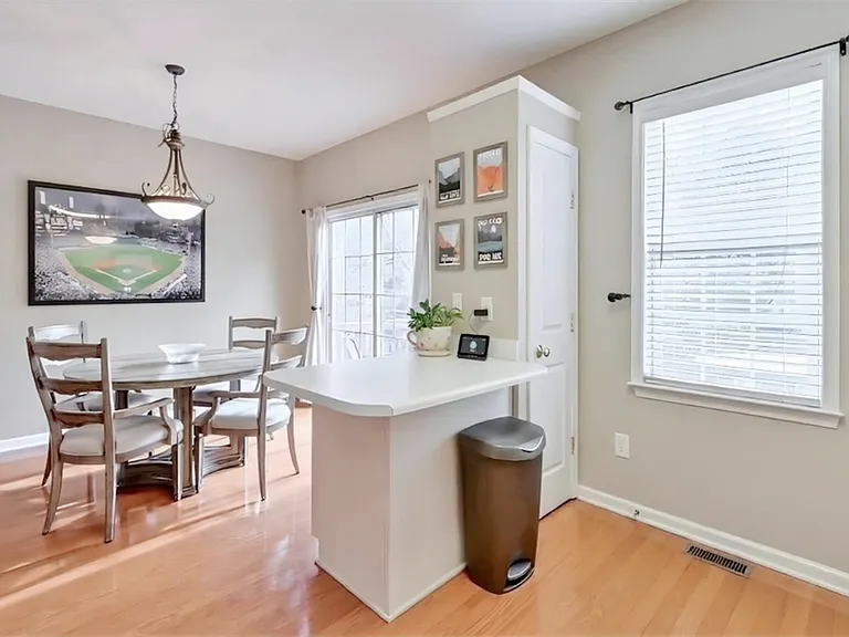 2326 Towneheights Ter SE — Photo 10
