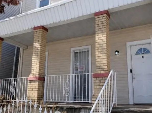 861 Summit Avenue image 1 of 20