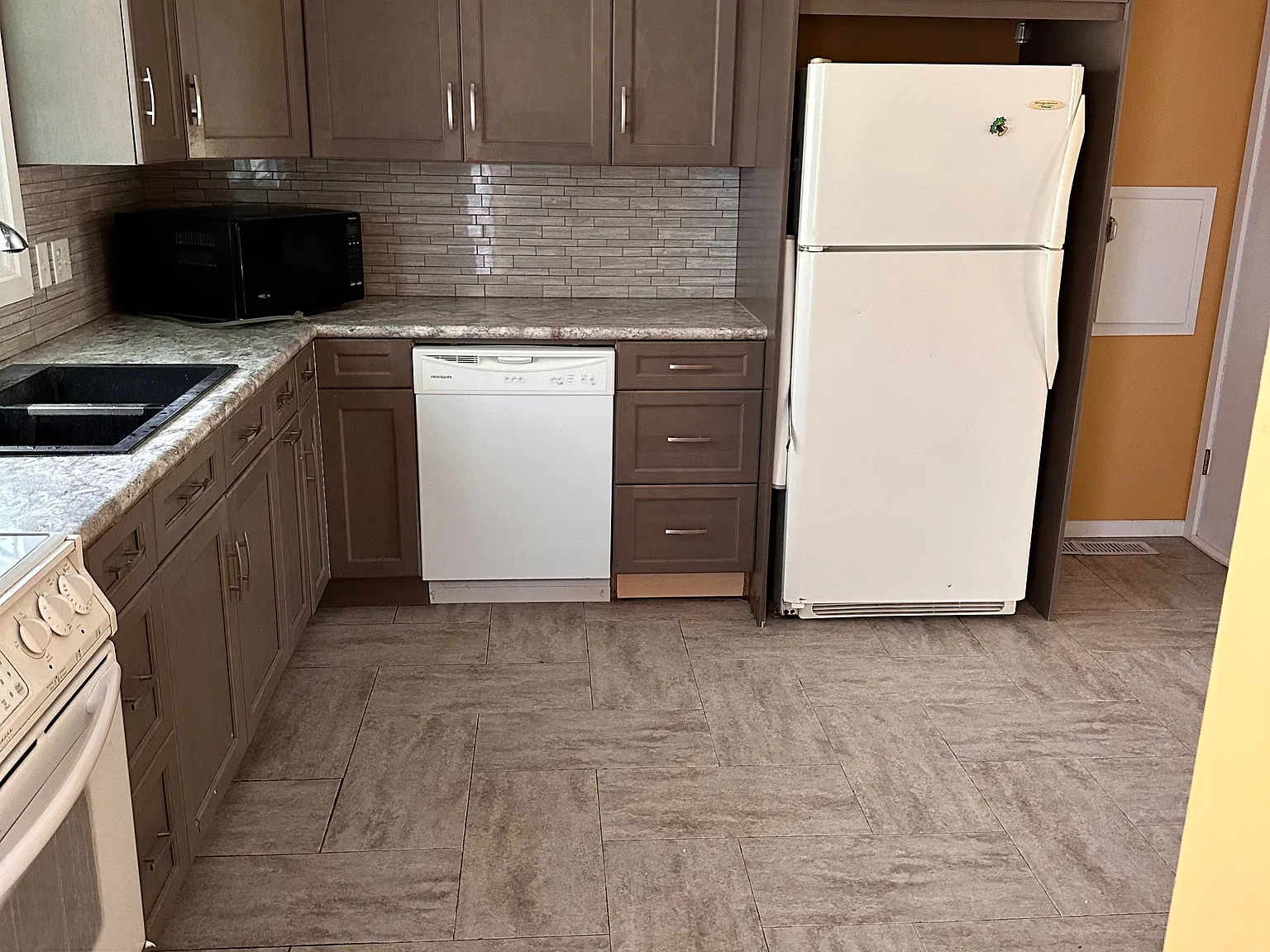 3 bed, $2,400 — Photo 4