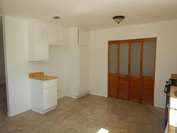 4th image of 3020 E Hazeltine St