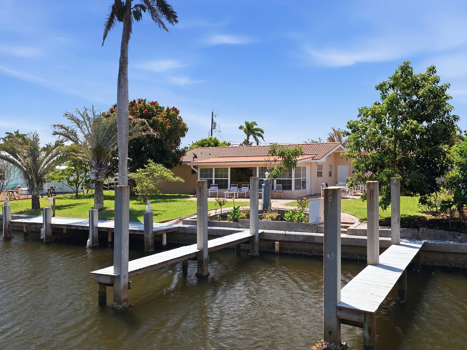 2 bed, 2.0 bath, 1423 sqft, $4,700 — Photo 4