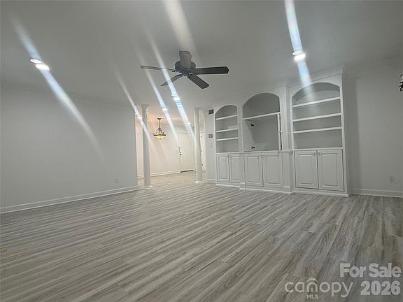 4th image of 1323 Queens Rd