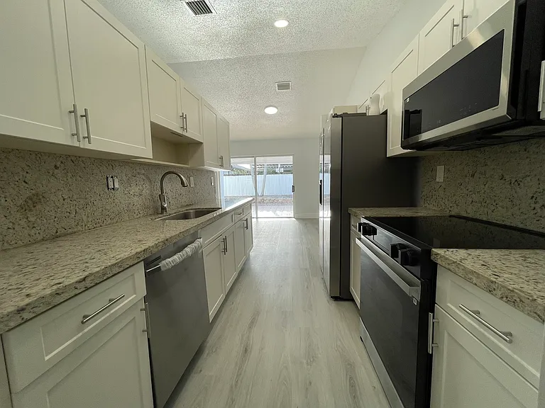 18254 SW 143rd Pl — Photo 6
