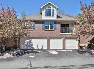 8478 Grand Trevi Dr, Louisville, KY 40228