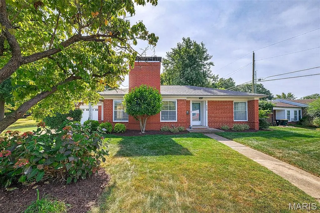 550 Bedford Oaks Dr photo 1