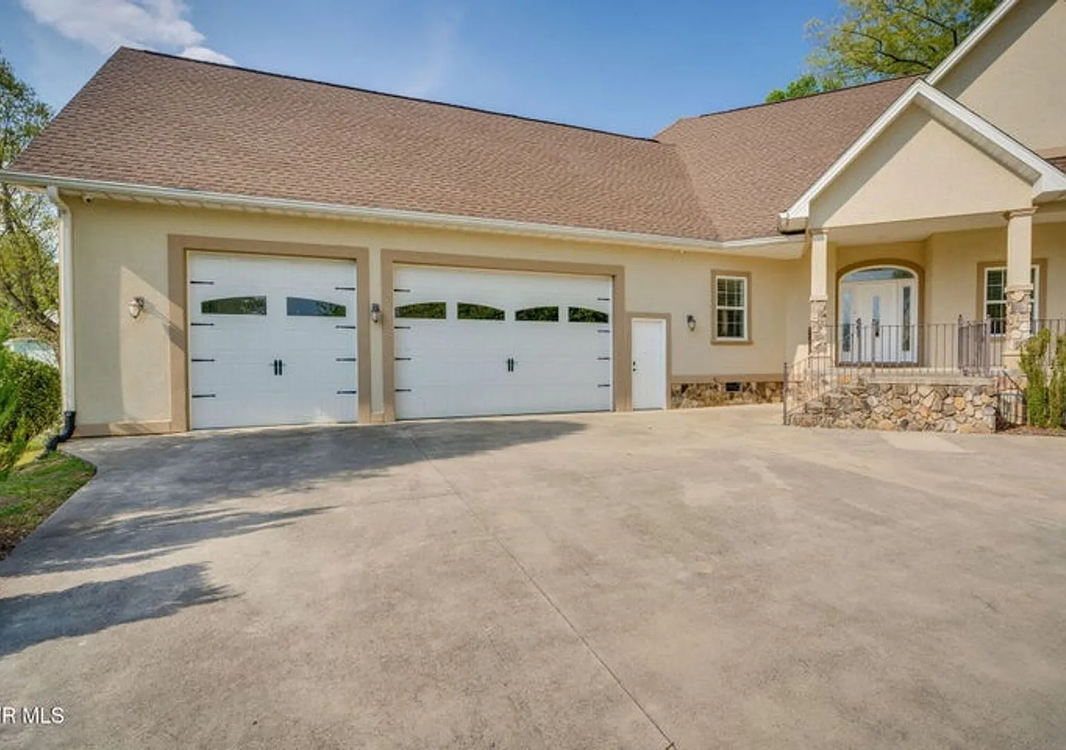 Beautiful 4 bed 4 bath home! — Photo 3