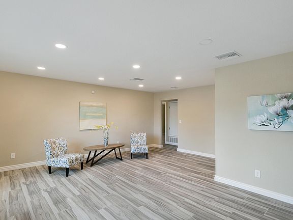 3rd image of 1267 S Lynx Dr