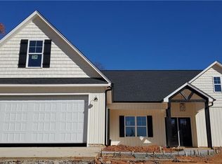 7902 Pate Dr, Oak Ridge, NC 27310