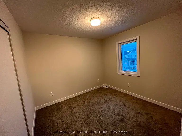 540 Oldenburg Ave — Photo 9