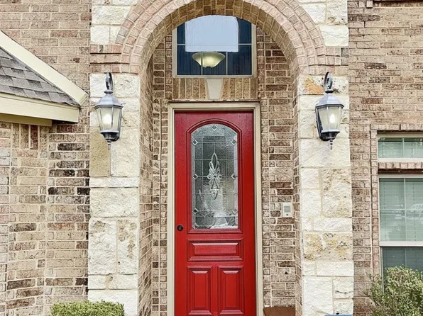 915 Hidden Lakes Dr, Cedar Hill, TX 75104