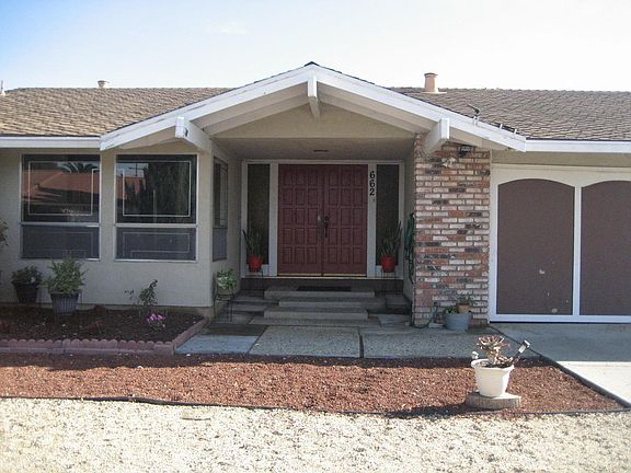 2nd image of 662 Chatsworth Pl