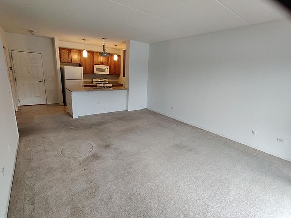 3rd image of 2335 W Belle Plaine Ave APT 210