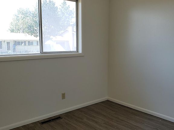 3rd image of 1710 Brenthaven St