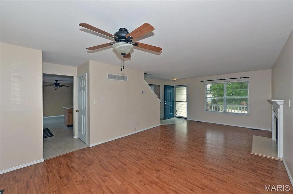 4 bed, 3.5 bath, 2351 sqft, $2,400 — Photo 3