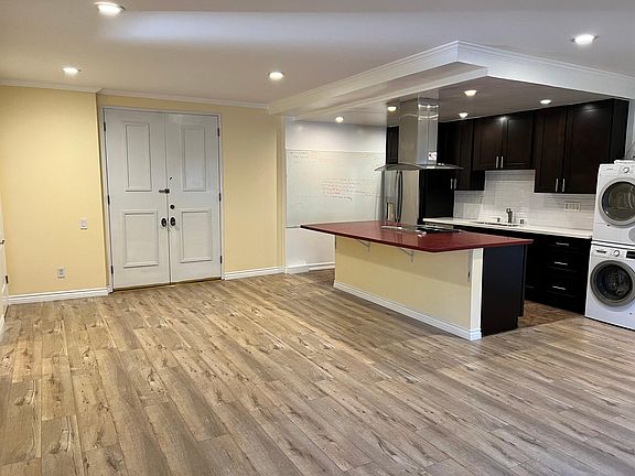2nd image of 622 S Barrington Ave APT 106
