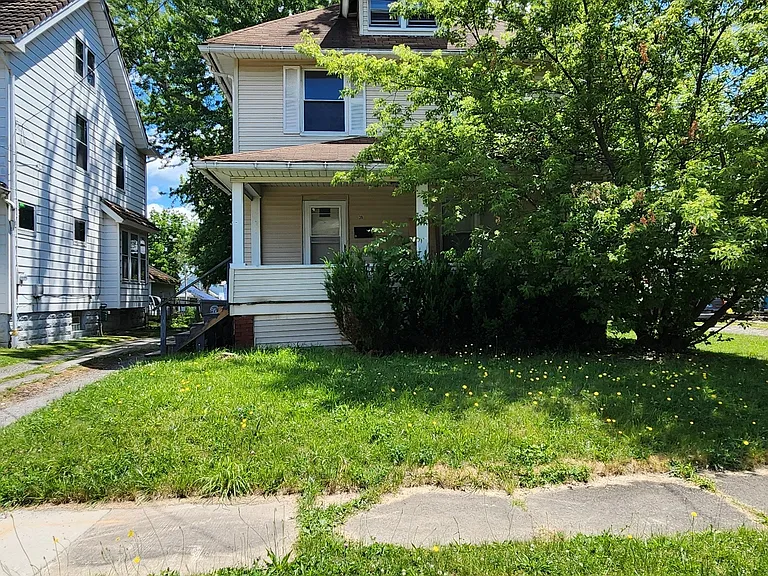 39 Eleanor Ave — Photo 2