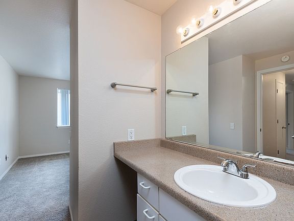 5th image of 3624 SE Westview Ave #3614
