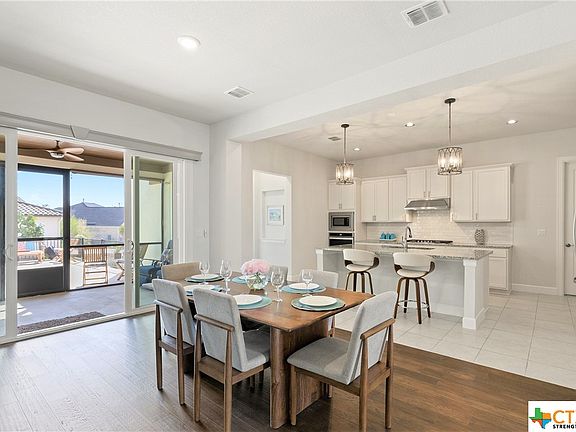 4th image of 208 Cruising Oak St