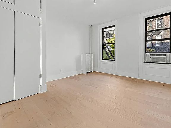 3rd image of 223 E 58th St APT 5A