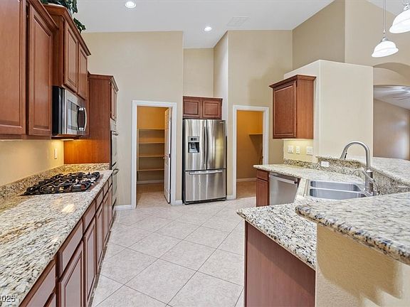 5th image of 7461 Suzanne Elaine Ct