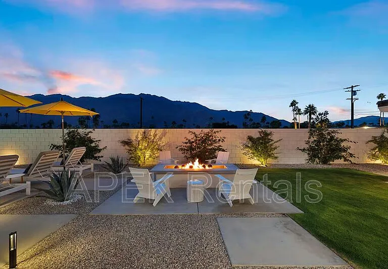 945 N Buttonwillow Cir — Photo 23