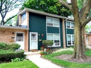 1911 Willow Hill Ct, Northfield, IL 60093