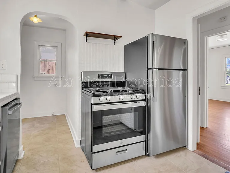301 Brookes Ave — Photo 14