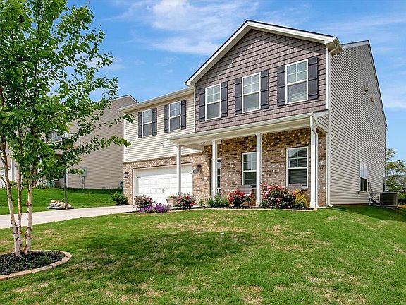 2nd image of 3223 Meadow Creek Way NE