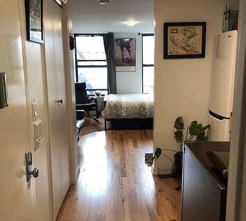 4th image of 166 Norfolk St #4