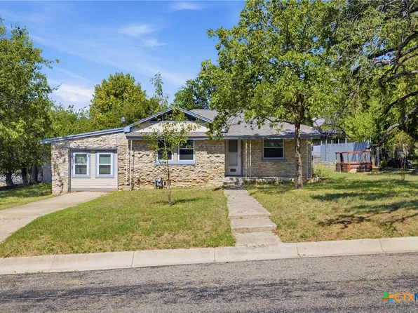 1112 W 1st St, Lampasas, TX 76550