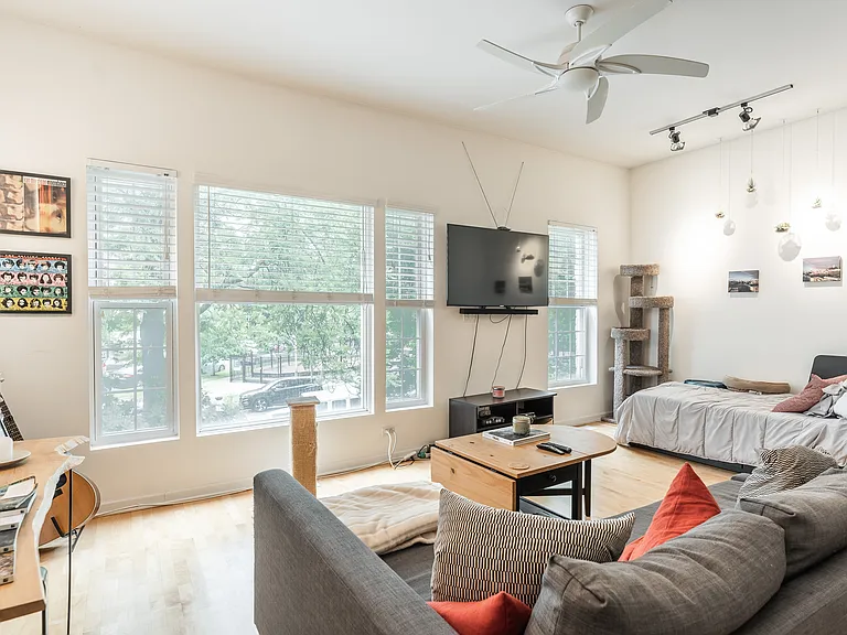 1411 N Wicker Park Ave #2 — Photo 5