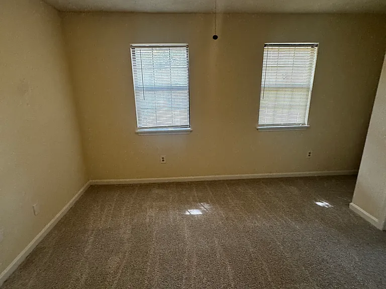 482 Huntington Rd — Photo 23