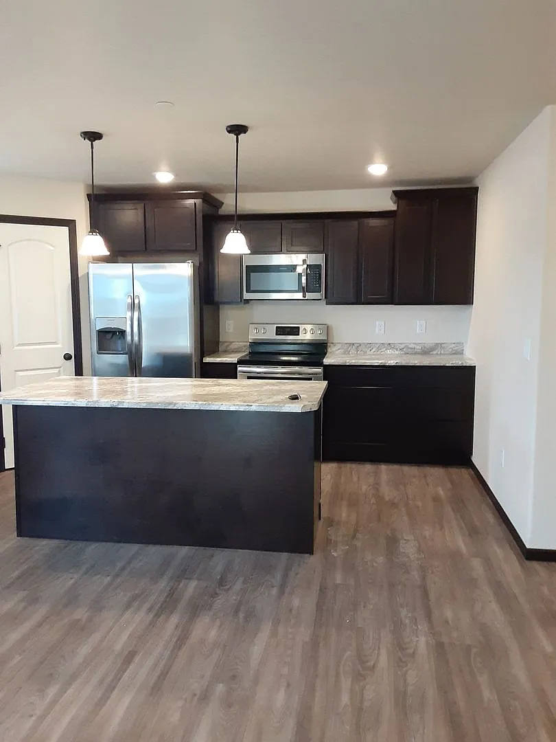 Fox Run Apartments Main — Photo 1