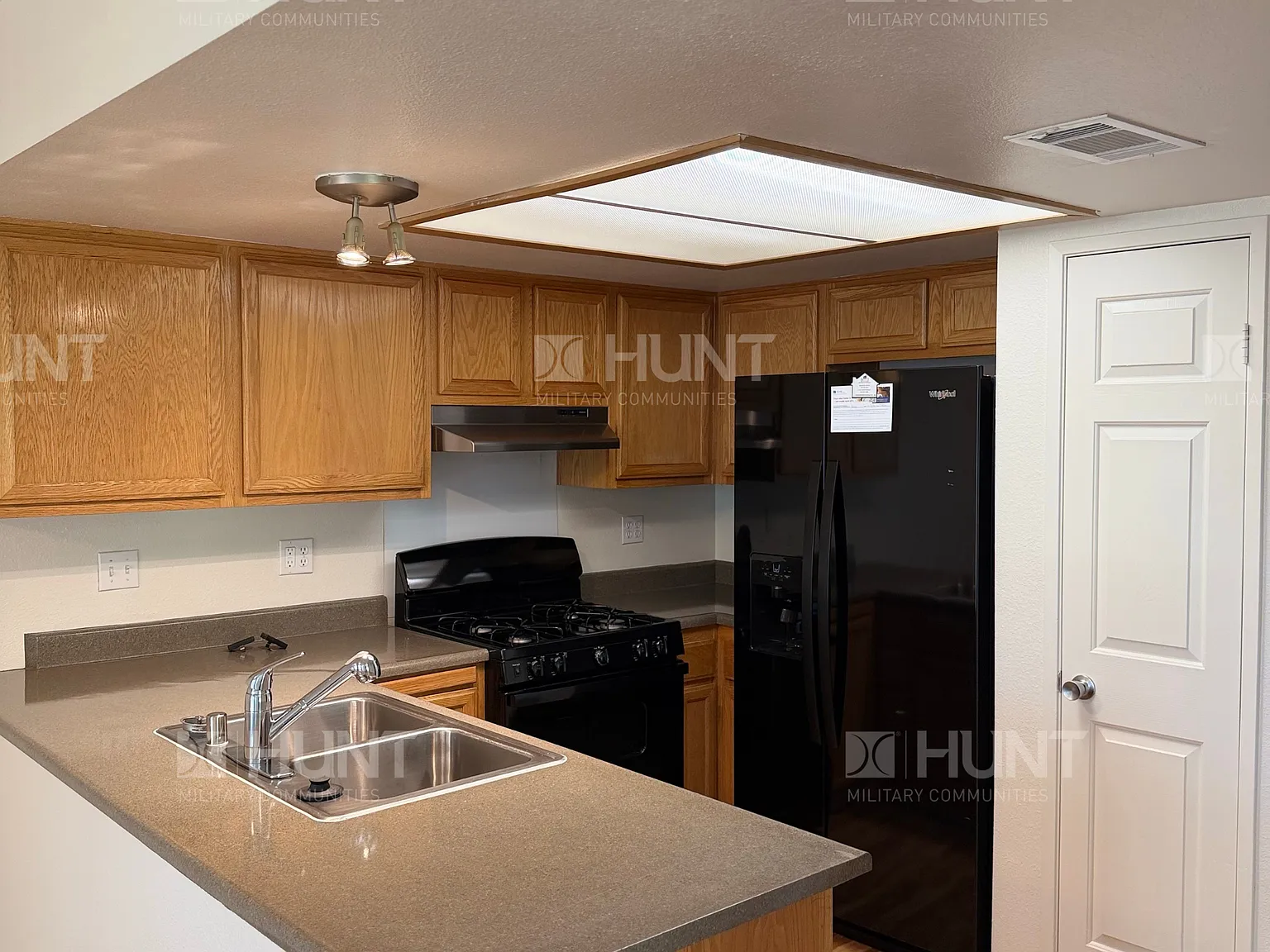 3 bed, 2.5 bath, 1740 sqft, $4,488 — Photo 4