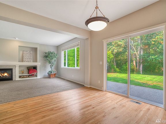 5th image of 3133 Maplewood Cir NE