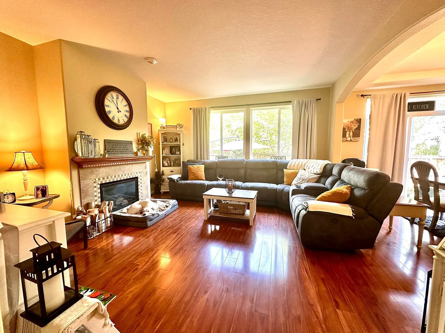 5 bed, 2.5 bath, 2100 sqft, $2,925 — Photo 3