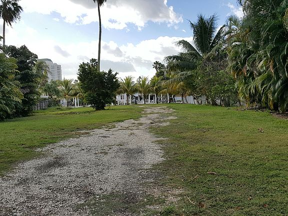 5th image of 1054 Ne 84th Street