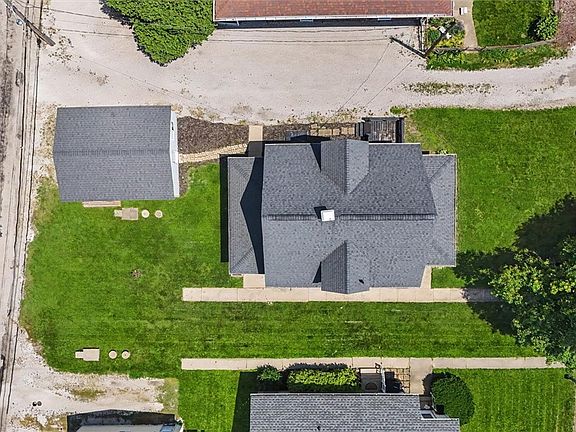 2nd image of 944 Oakwood Ave