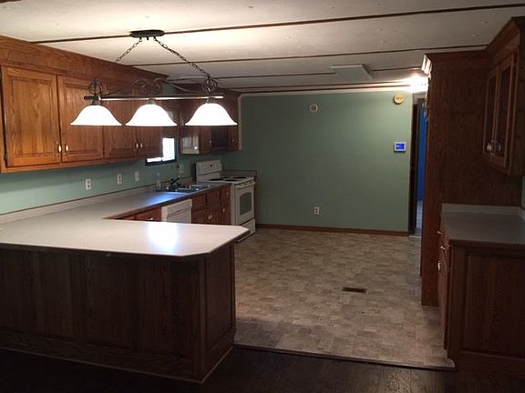 3rd image of 913 N Kansas Ave