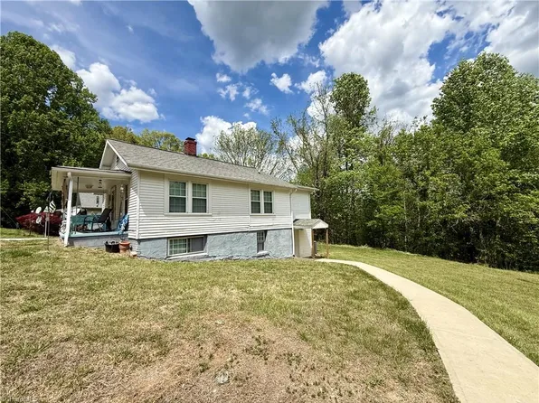 1098 6th St #A & B, North Wilkesboro, NC 28659