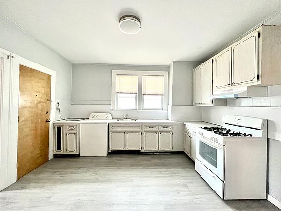 Eat-in Kitchen with Washer